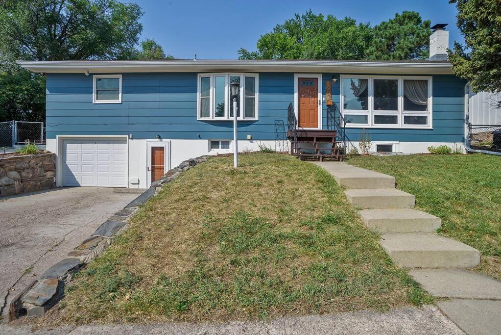 Roomy 5 Bed 3 Bath Fire Place Large Outdoor Space Rapid City Exterior photo